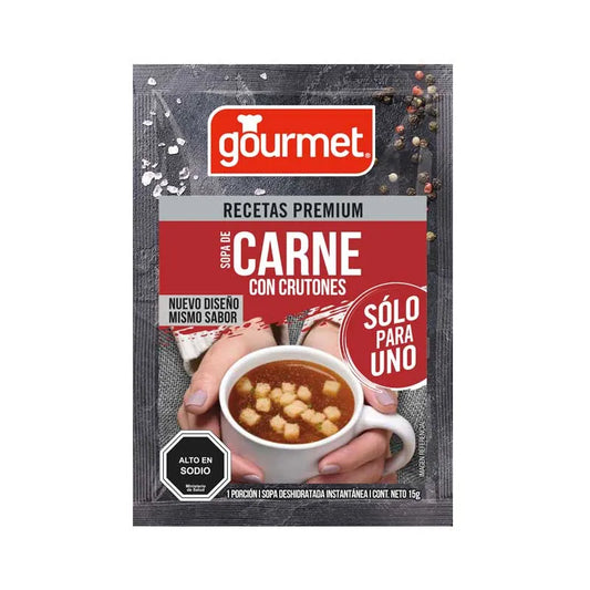 Sopa de carne con crutones para uno. Gourmet