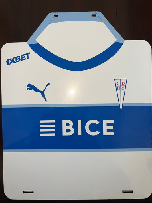 Caja camiseta universidad católica