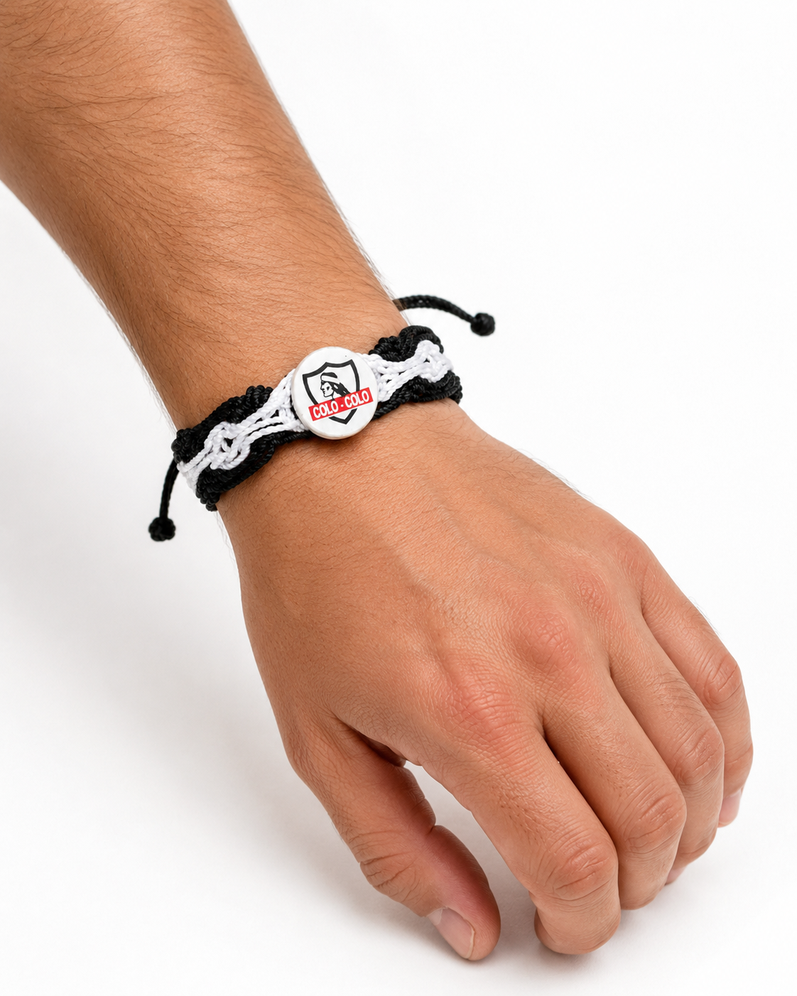Pulsera artesanal Colo Colo en colores blanco y negro