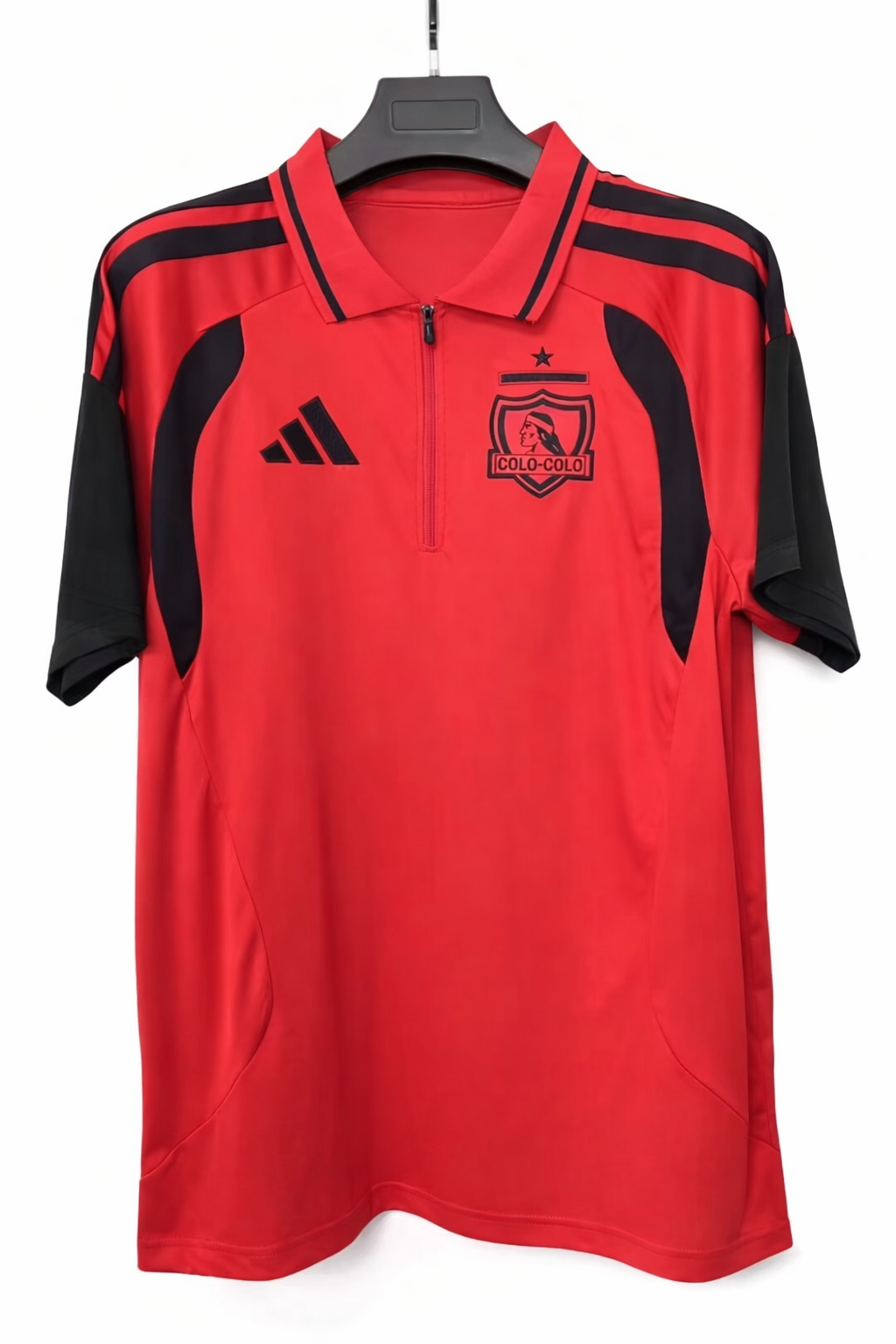 Camiseta Colo Colo roja con Cierre 2026