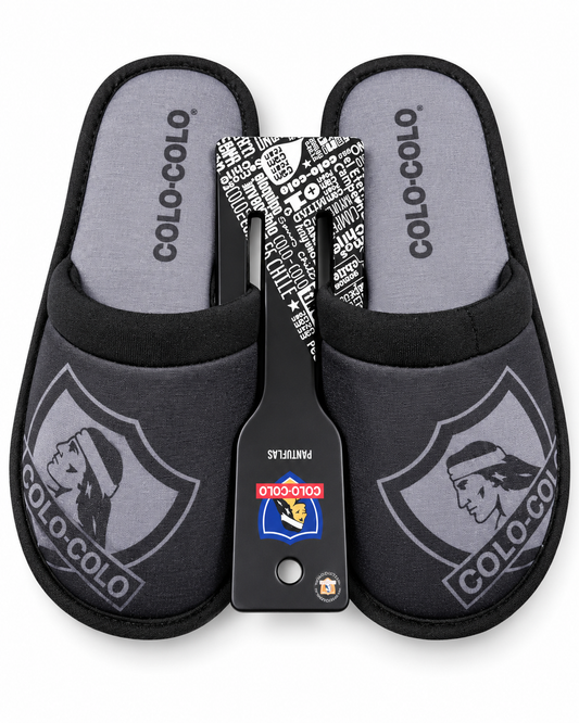 Pantuflas negras para adulto con escudo oficial del club Colo-Colo.