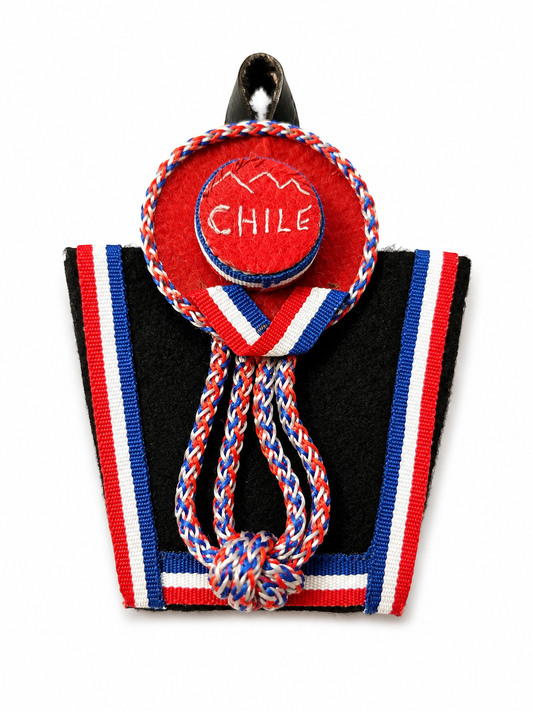 Adorno de Huaso Chileno Artesanal | Souvenir Típico de Chile para Colgar