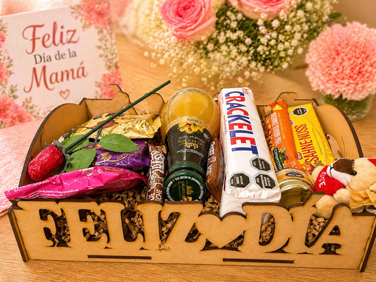 Bandeja Día de la Madre con Snacks Chilenos | Regalo Especial Mamá | Gift Basket con Jugo, Alfajores y Chocolates